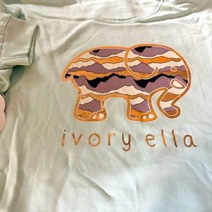 NWT Ivoryella Sweatshirt